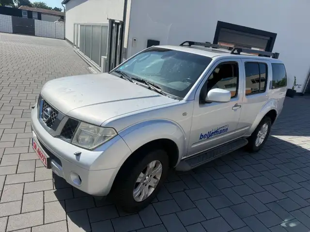 Nissan Pathfinder 2.5 dCi Premium 7 Sitzer