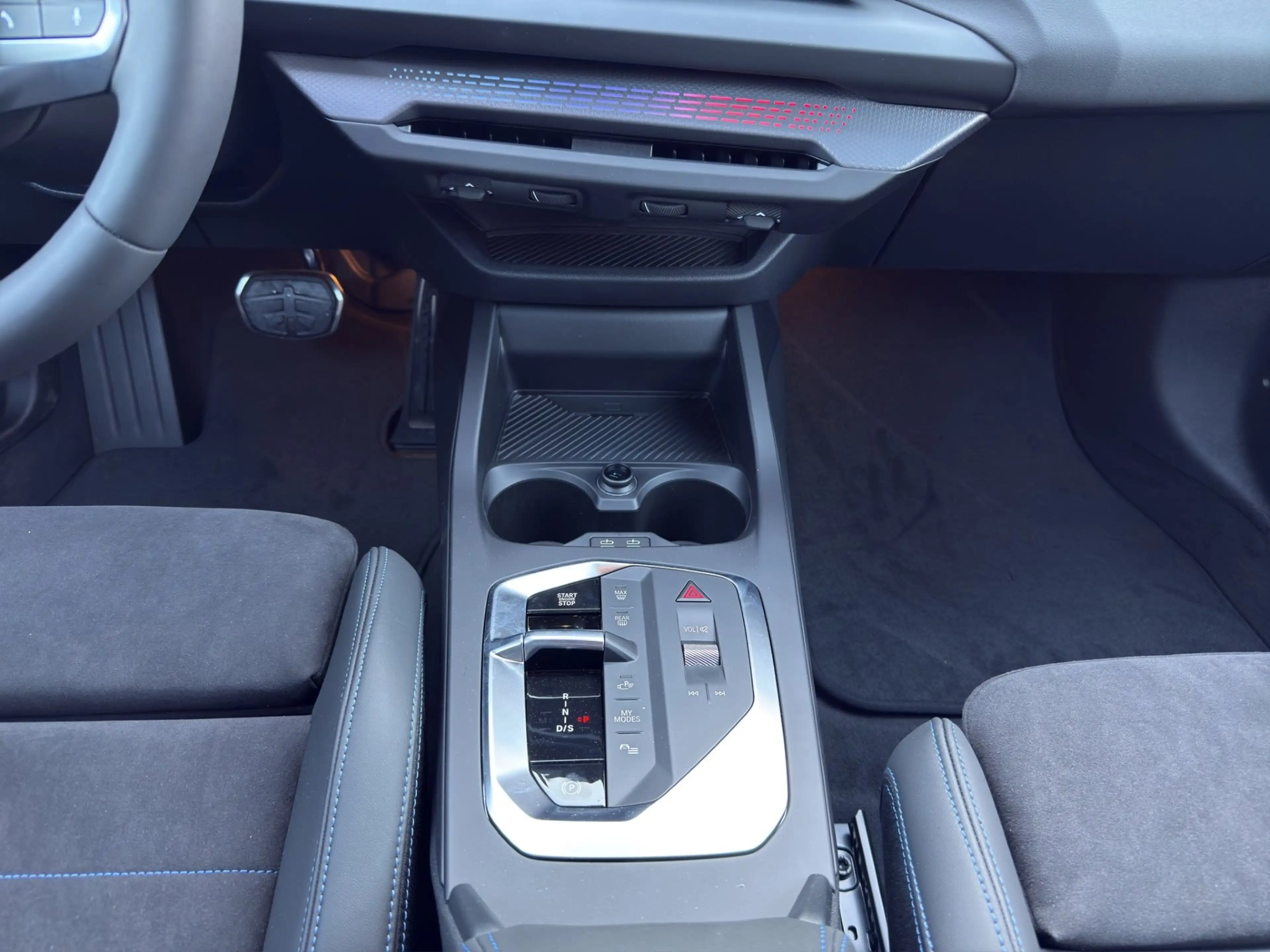 BMW 220 i — photo 14