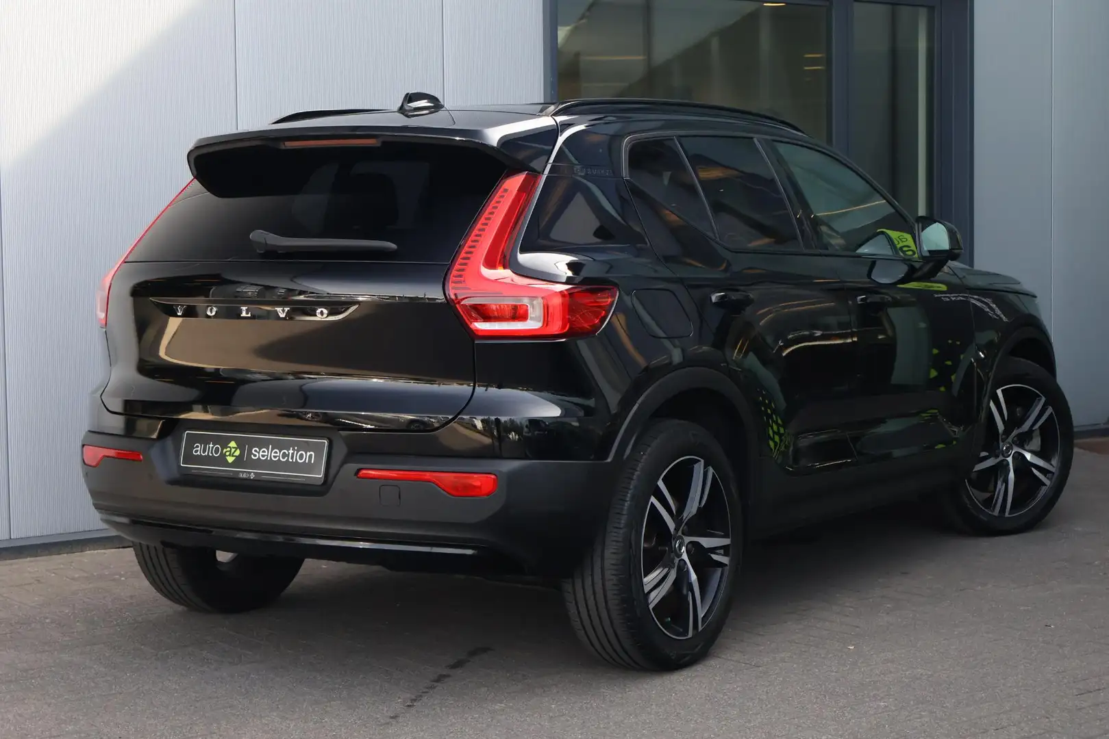 Volvo XC40 1.5 T5 Recharge R-Design / Panorama Schwarz - 2