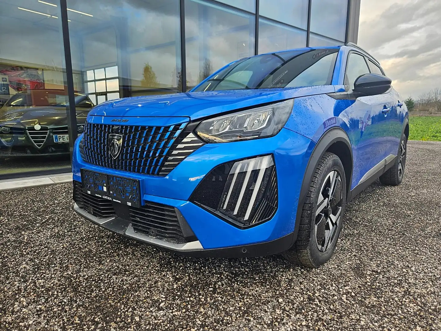 Peugeot 2008 PureTech 100 S&S Allure 6-Gang-Manuell Blau - 1