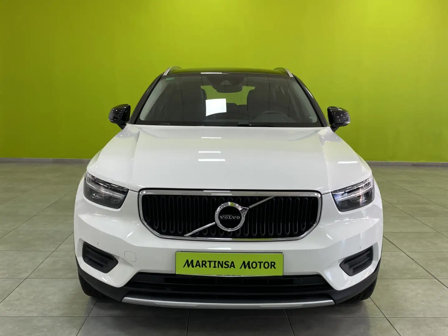 Volvo XC40 B4 Momentum Pro AWD Aut. Blanco - 2