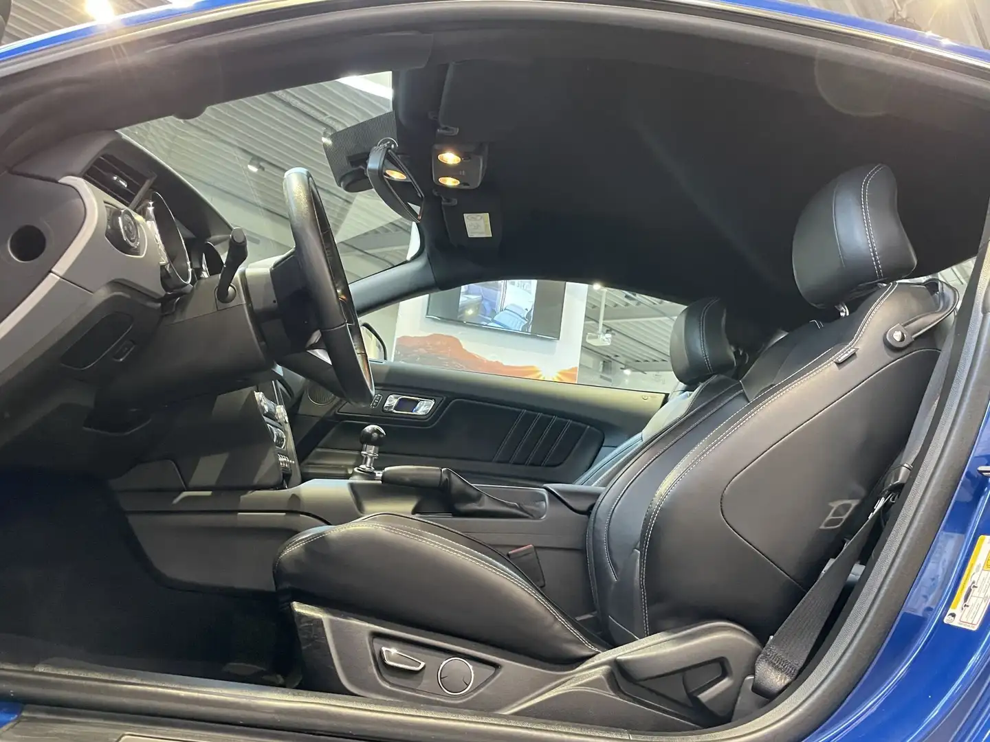 Ford Mustang EcoBoost - 2