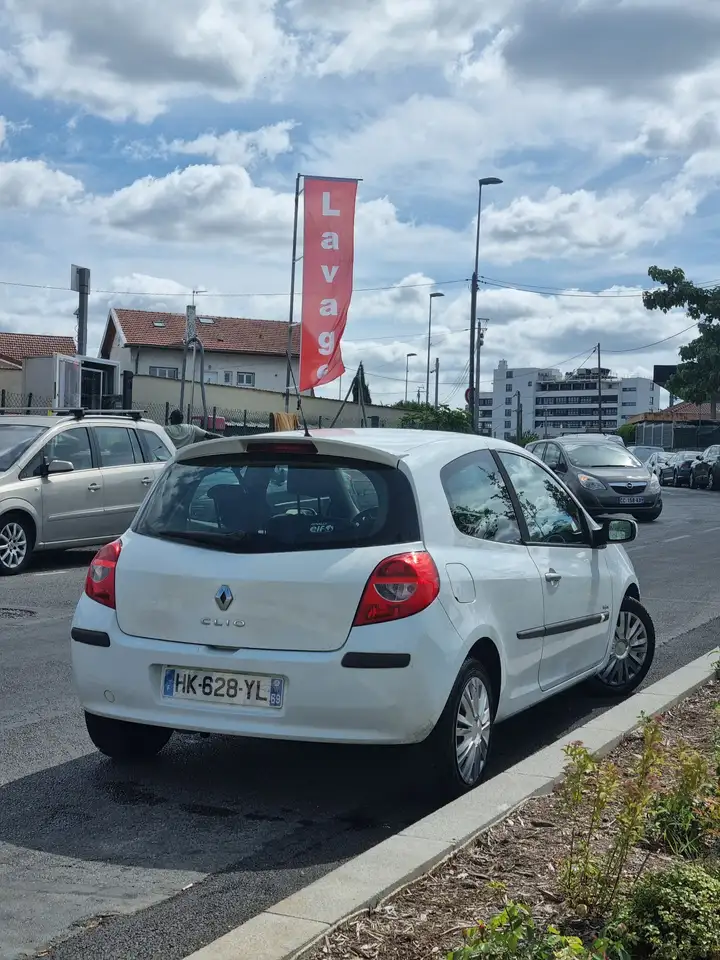 Renault Clio Citadine 3 portes — photo 3