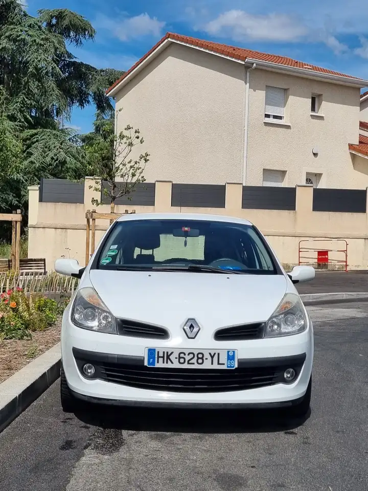 Renault Clio Citadine 3 portes — photo 4