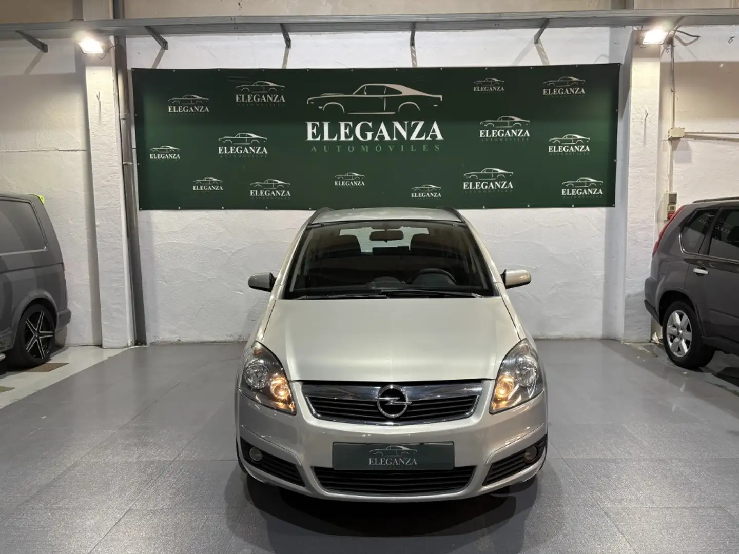Opel Zafira 1.9CDTi Enjoy Gris - 2