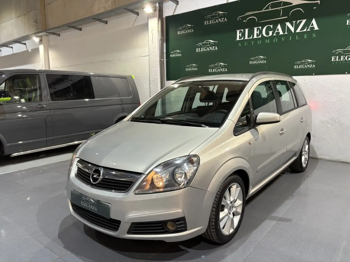 Opel Zafira 1.9CDTi Enjoy Gris - 1