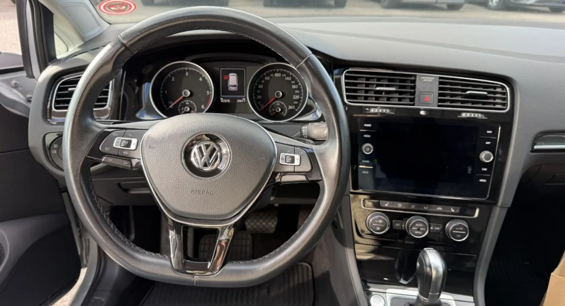 Volkswagen Golf 1,6 TDI Grau - 2
