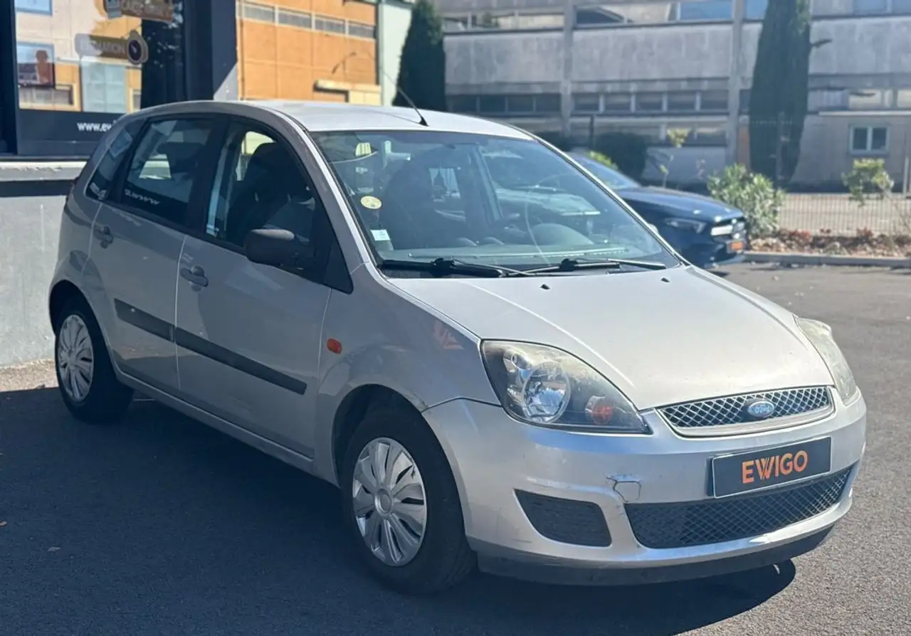 Ford Fiesta 5 portes — photo 16