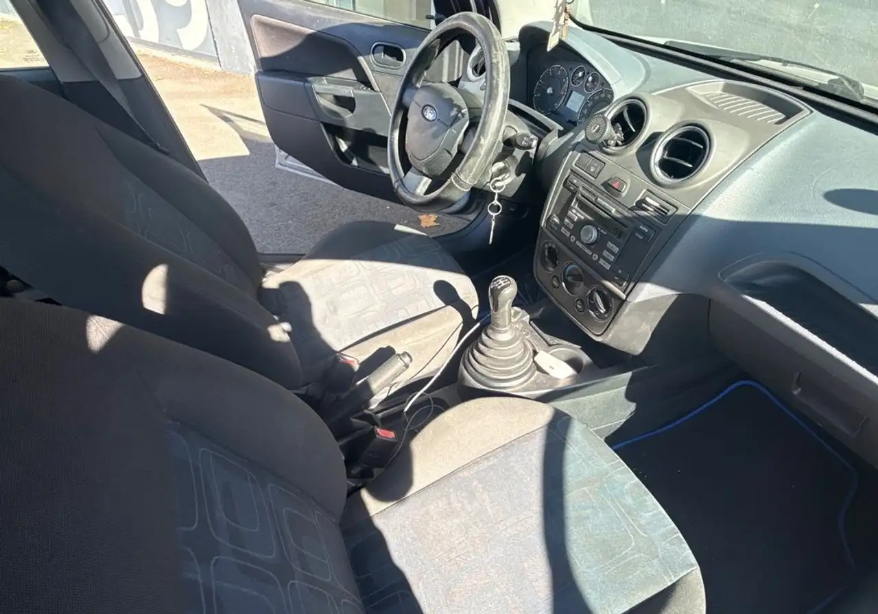 Ford Fiesta 5 portes — photo 25