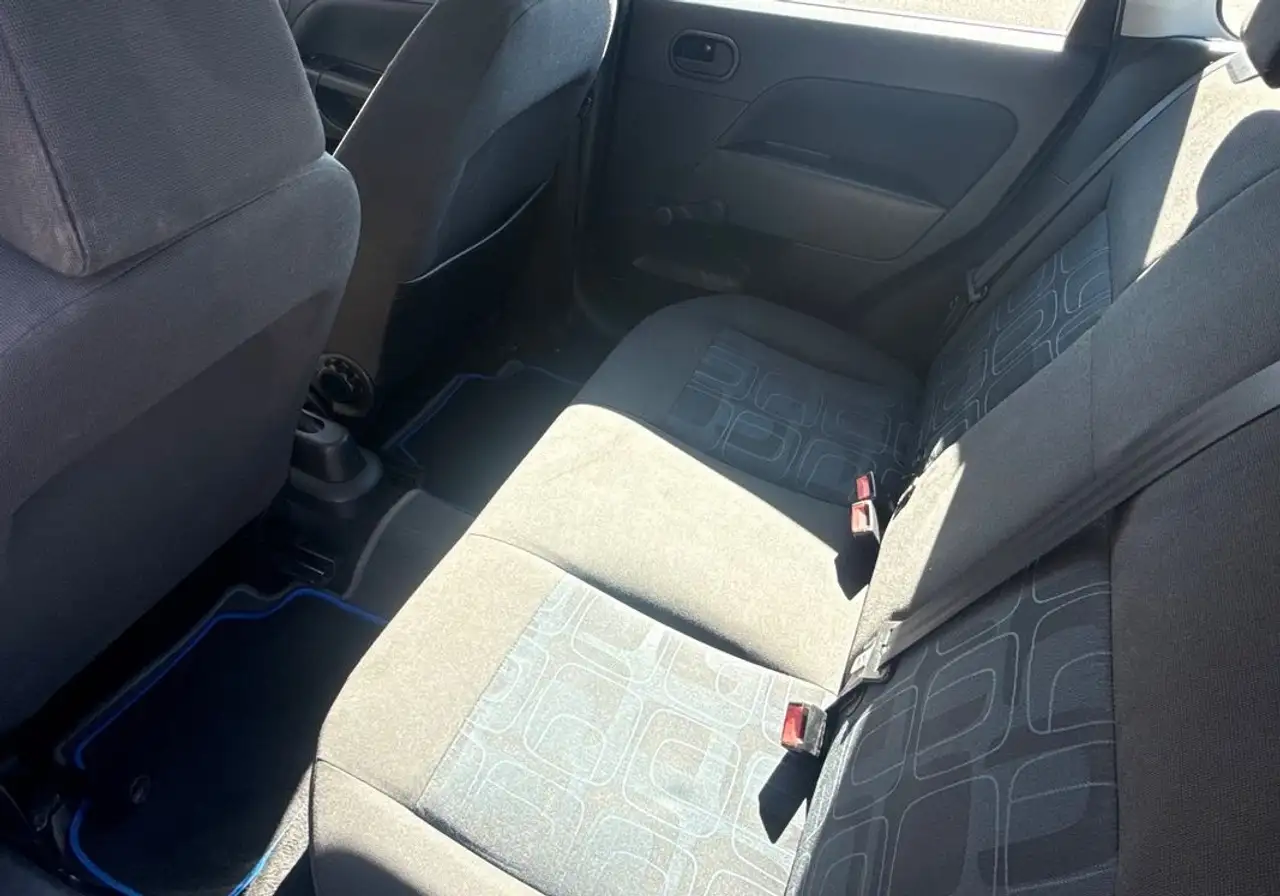 Ford Fiesta 5 portes — photo 26