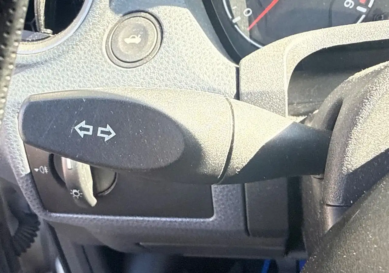 Ford Fiesta 5 portes — photo 22