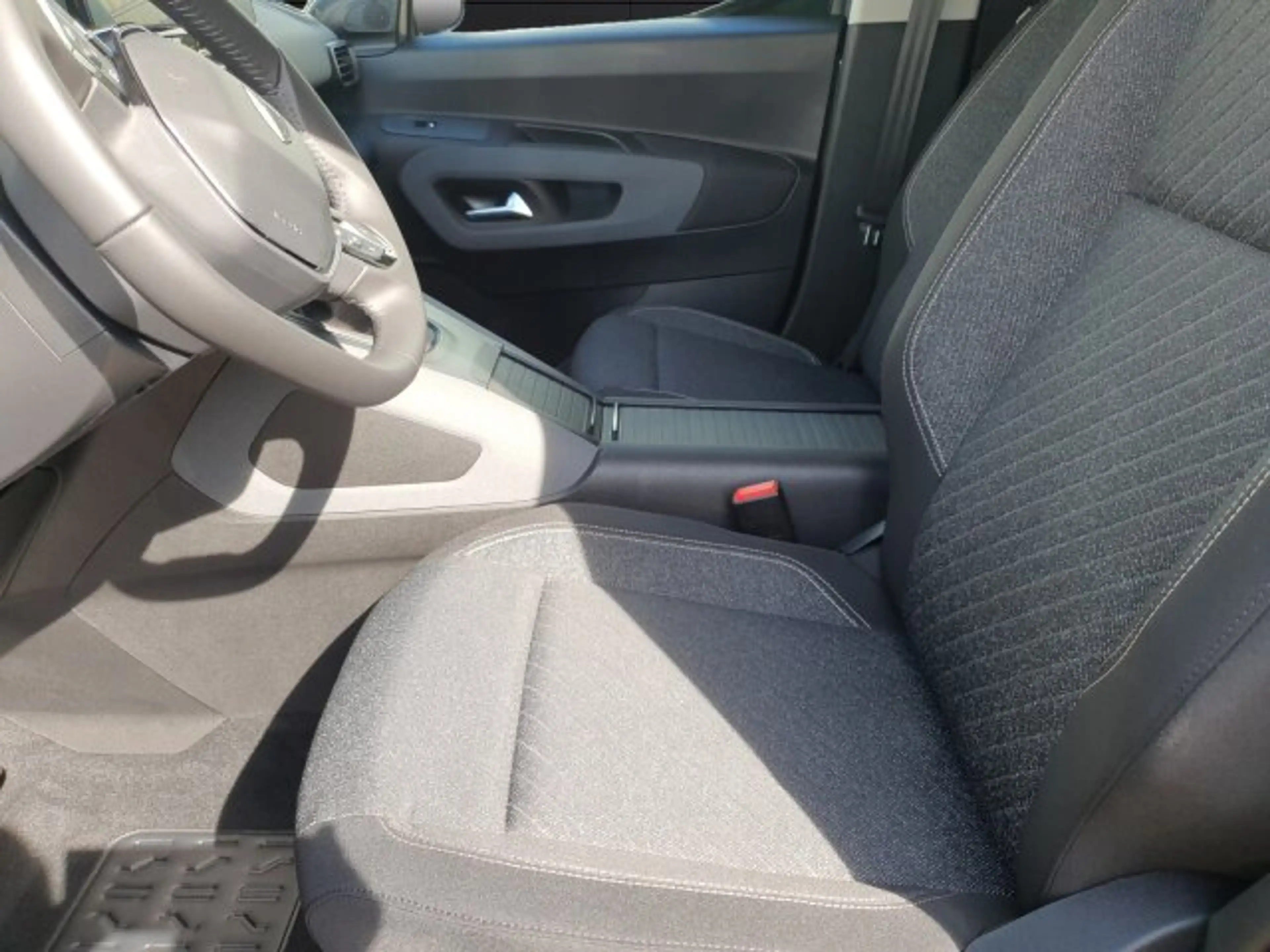 Peugeot Rifter Rifter Allure 110 L1 +180°Kamera+Navigation+FSH+ — photo 8