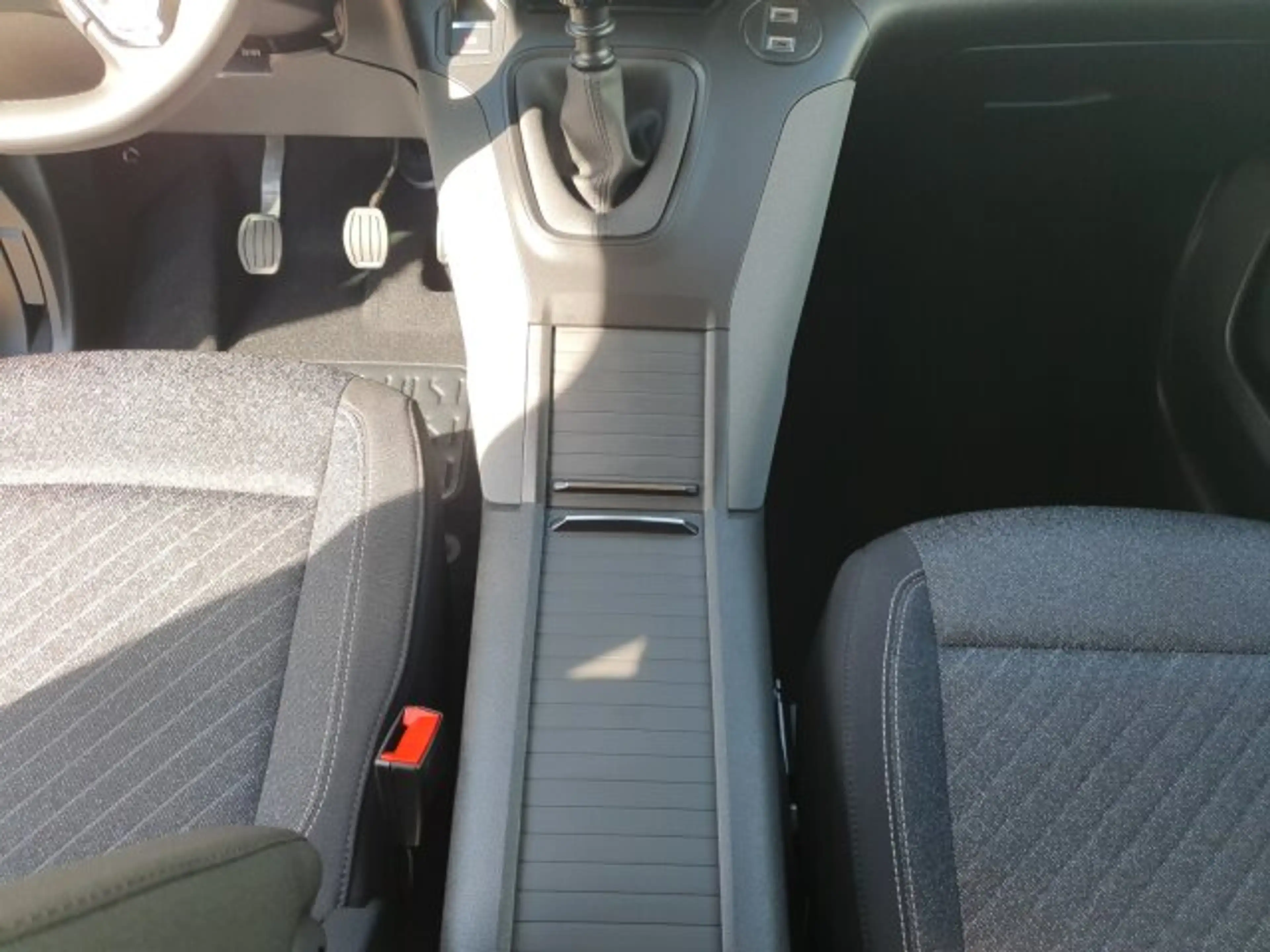 Peugeot Rifter Rifter Allure 110 L1 +180°Kamera+Navigation+FSH+ — photo 13