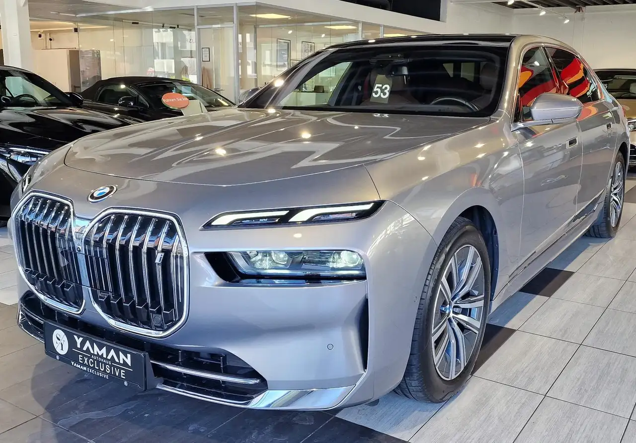 BMW i7