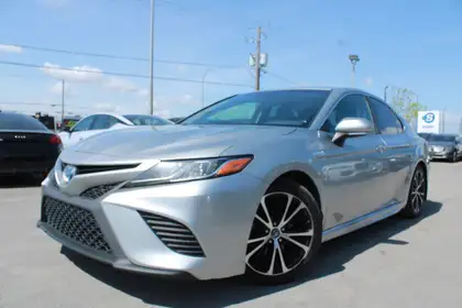 Gray 2018 Toyota Camry Hybrid SE FWD Sedan Front-Wheel Drive Continuously Variable Transmission