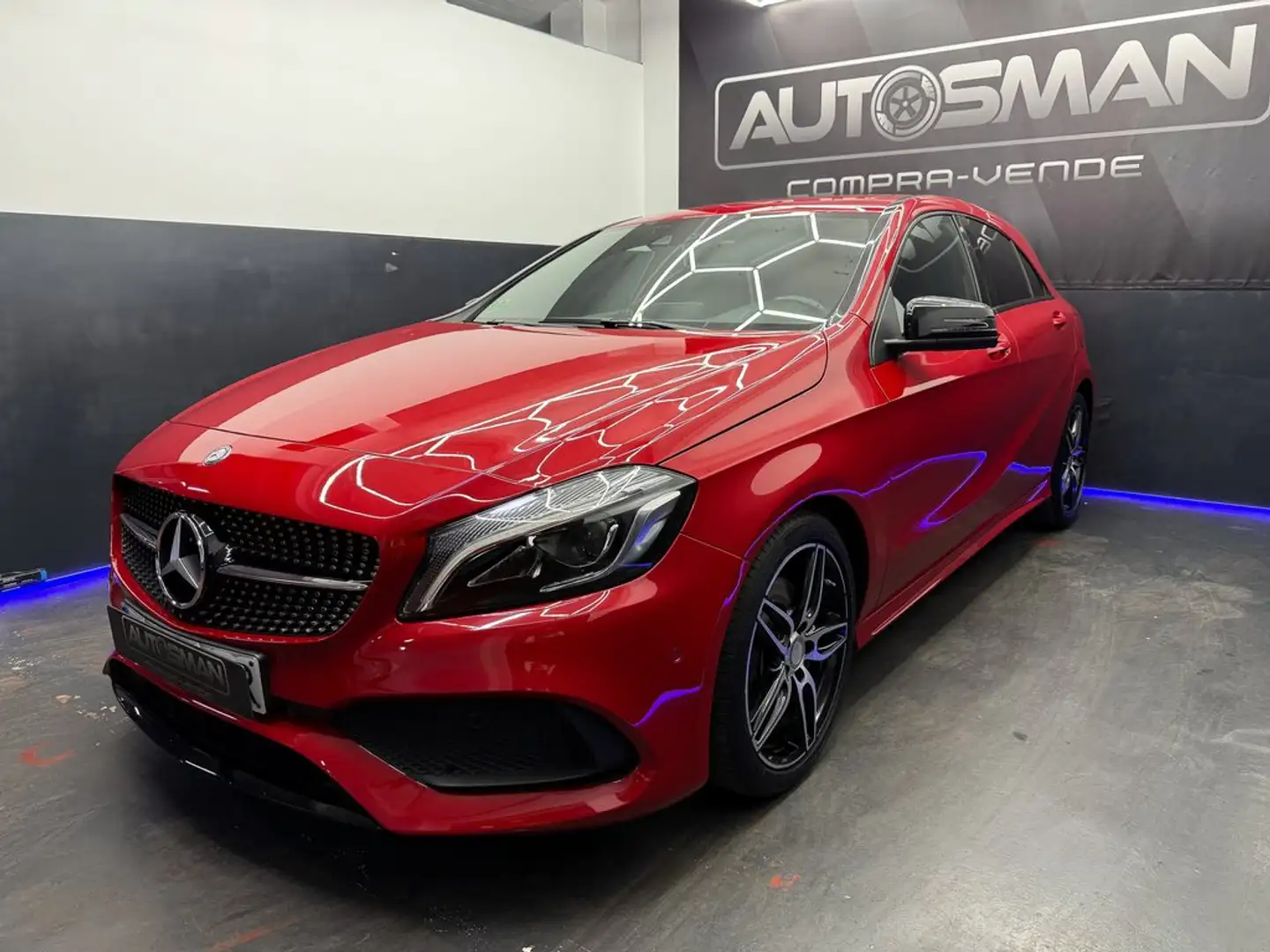 Mercedes-Benz A 220 d AMG Line Rojo - 2