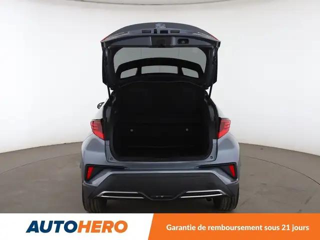 Toyota C-HR view 17