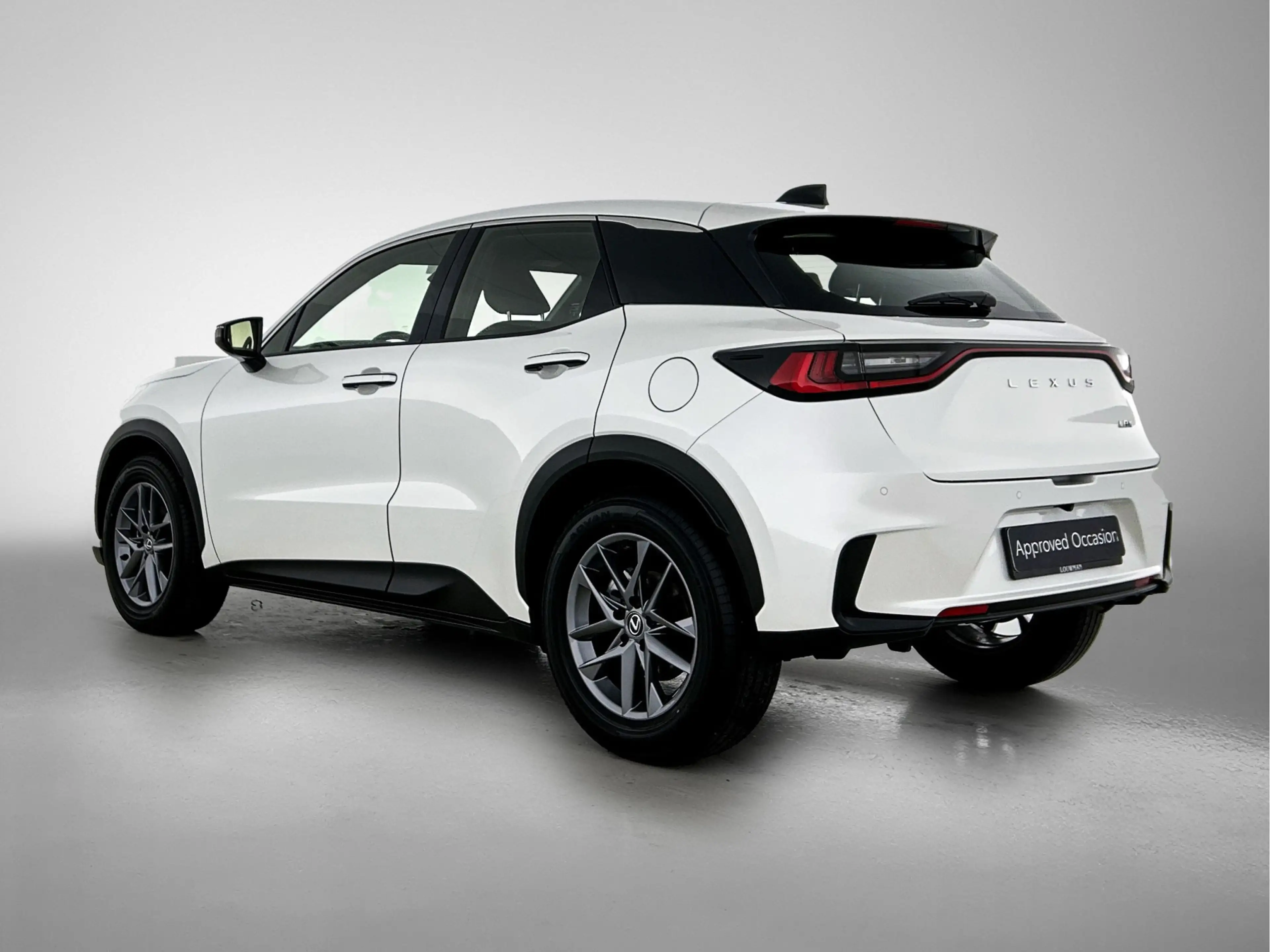 Lexus LBX Business Line 2WD | Draadloze Telefoonlader | Park — photo 14