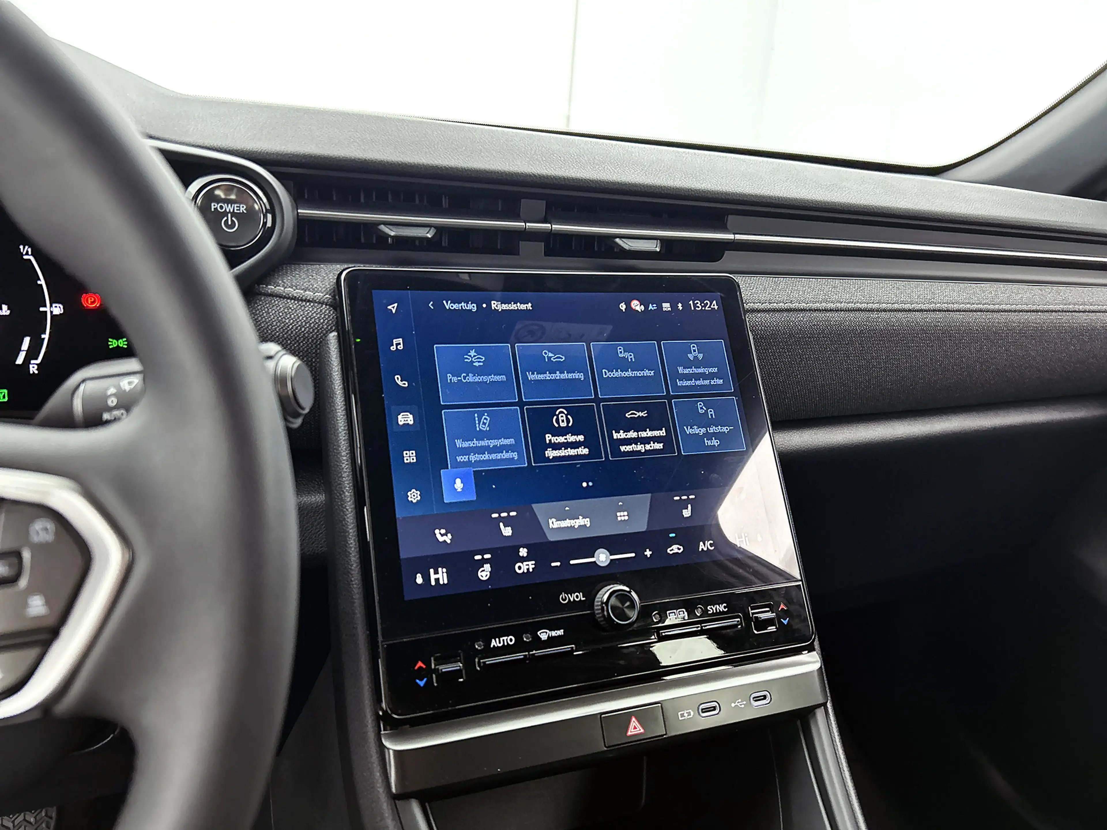 Lexus LBX Business Line 2WD | Draadloze Telefoonlader | Park — photo 9