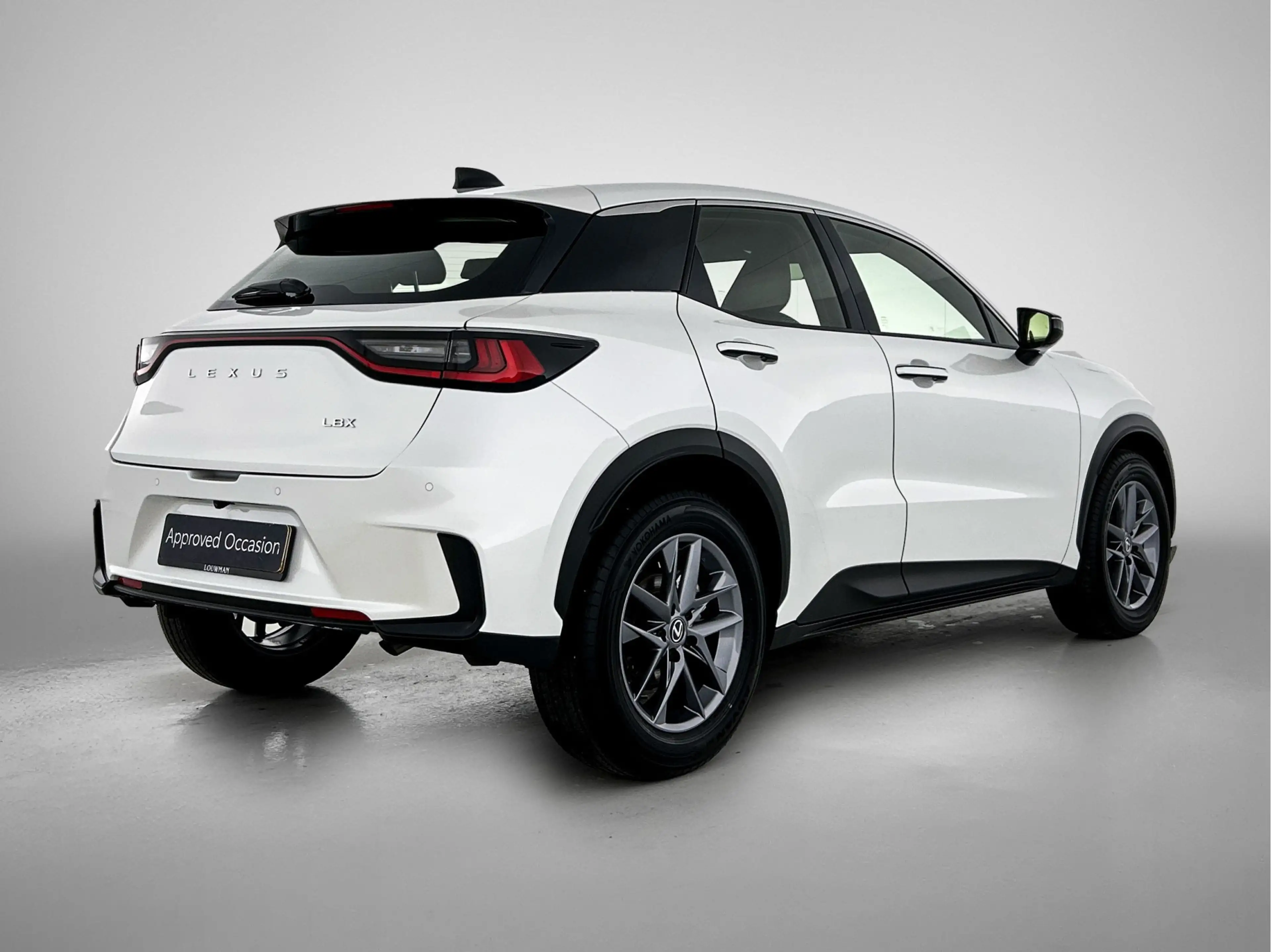 Lexus LBX Business Line 2WD | Draadloze Telefoonlader | Park — photo 2