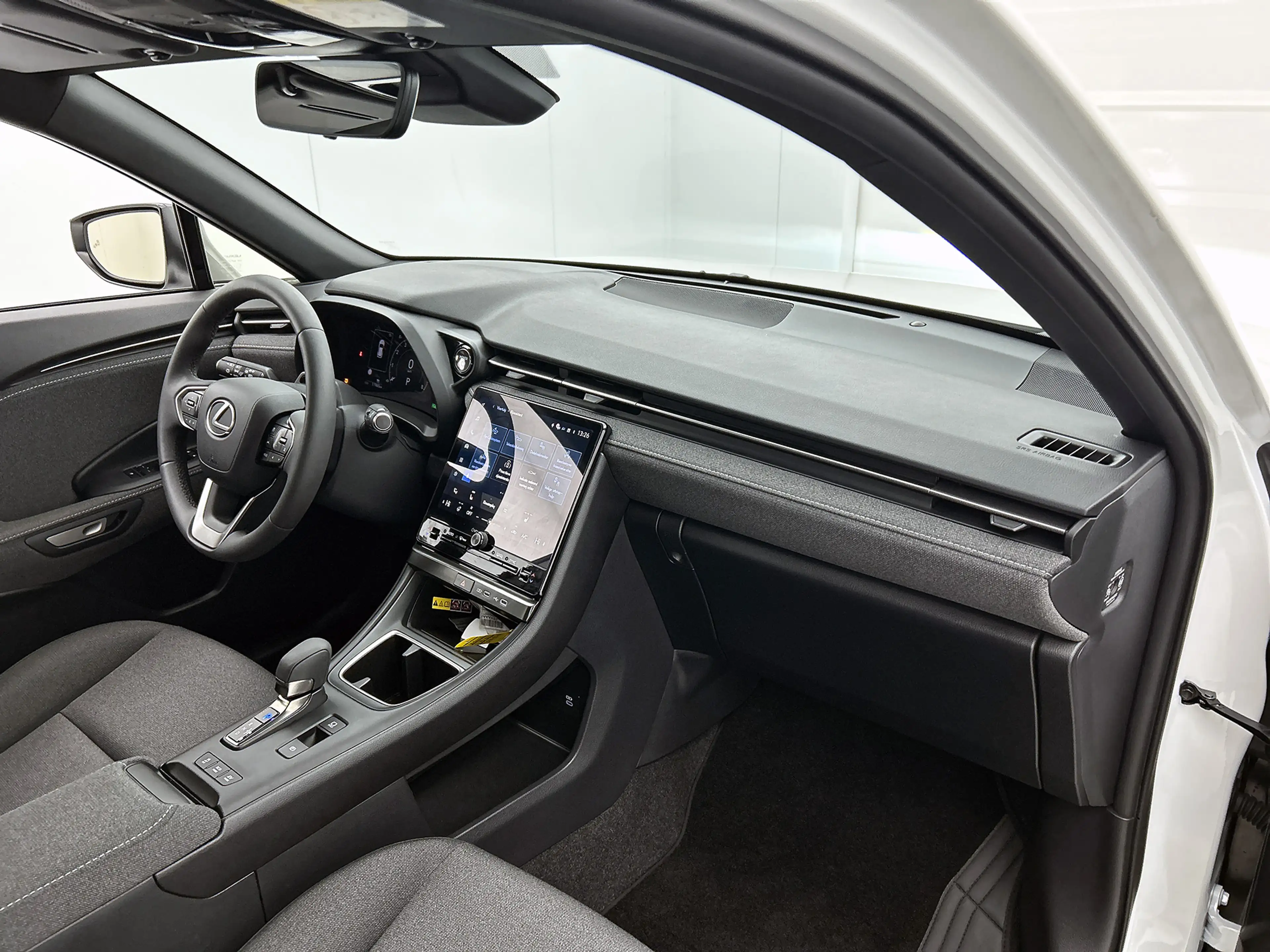 Lexus LBX Business Line 2WD | Draadloze Telefoonlader | Park — photo 6