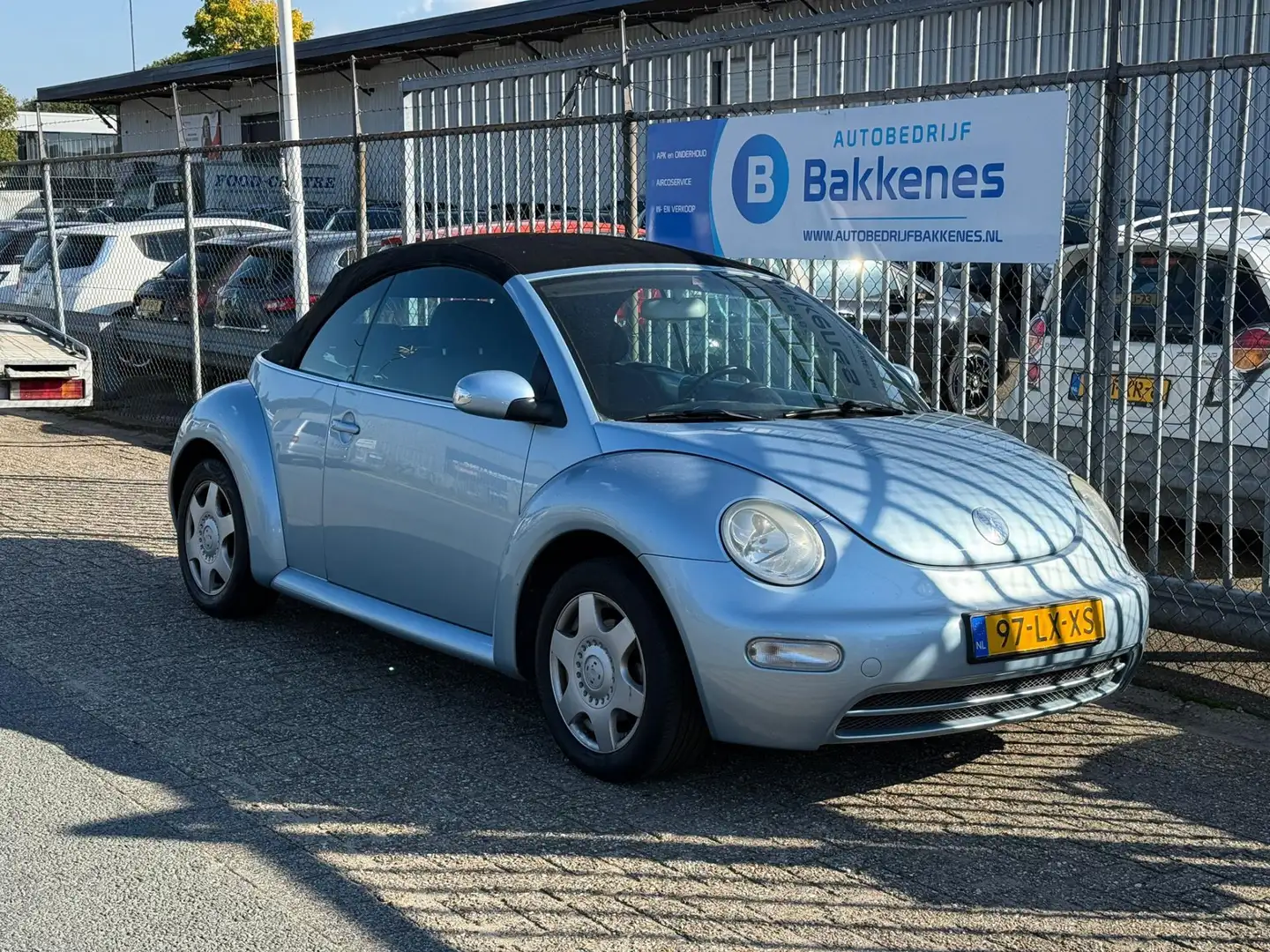 Volkswagen New Beetle Cabriolet 1.6 | Cabriolet Blauw - 2