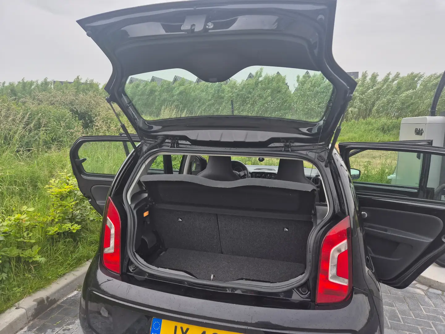 Volkswagen up! up! 1.0 move BlueM. Zwart - 2