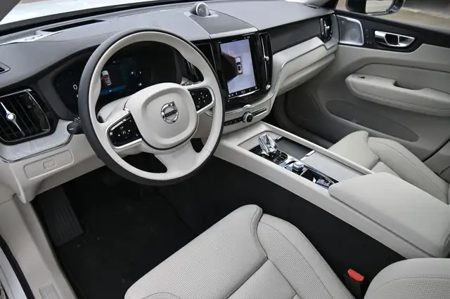 Volvo XC60 view 12