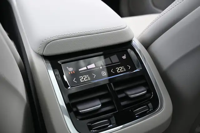 Volvo XC60 view 22