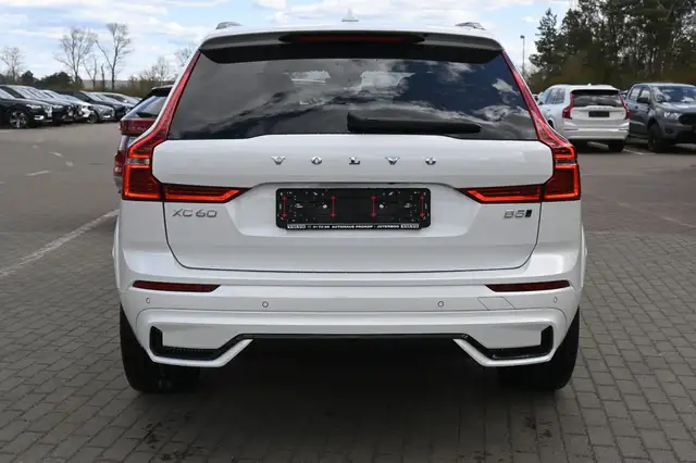 Volvo XC60 view 5
