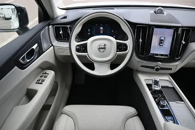 Volvo XC60 view 21