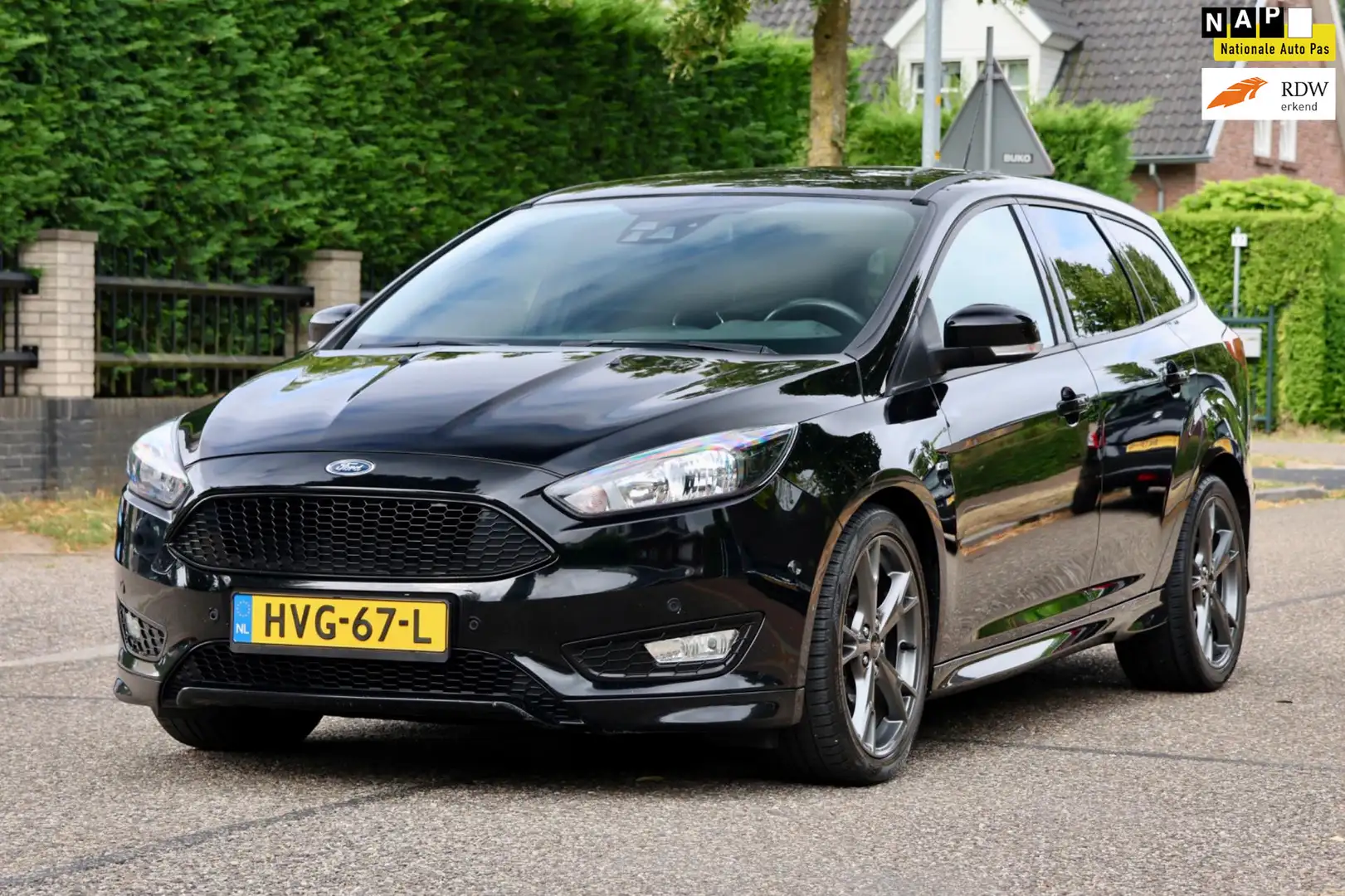 Ford Focus Wagon 1.0 ST-Line | NAVI | CRUISE | CLIMA | PDC | Zwart - 1