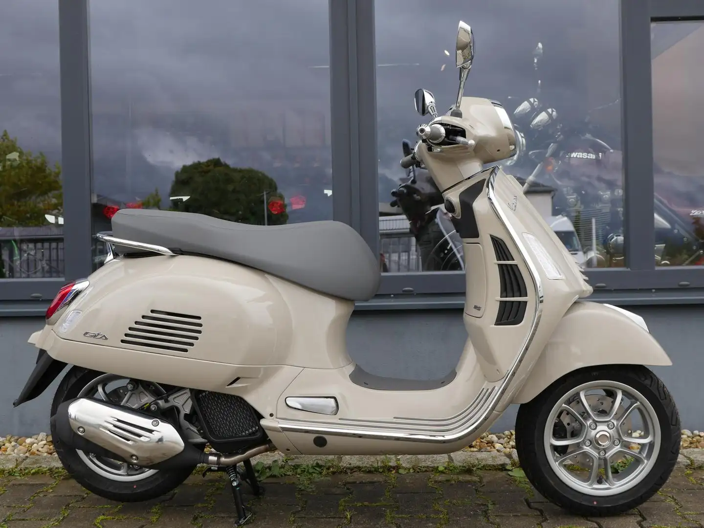 Vespa GTS 125 - mehrere Farben - Lager - 2024/2025 - 1