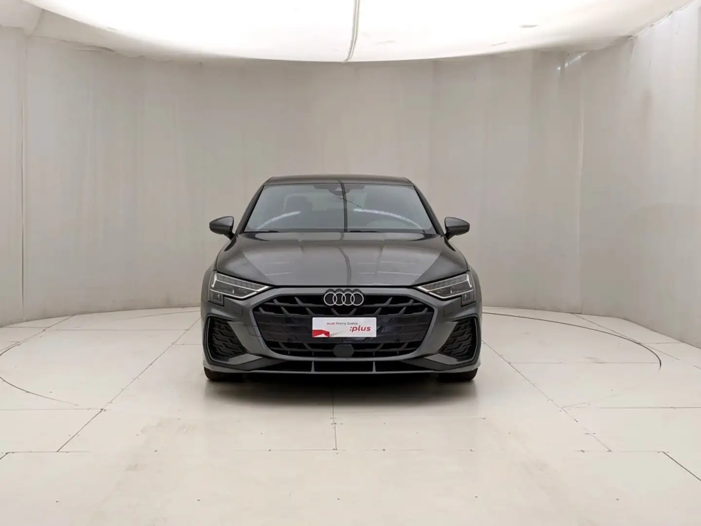 Audi A3 Sedan  TDI  2,0    L4  110      DSG Grau - 2