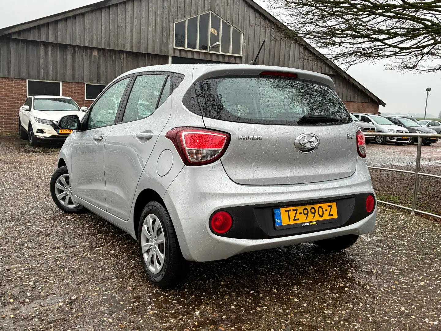 Hyundai i10 1.0i Comfort | '' 61.000 KM N.A.P. "" + Airco + Cr Grau - 2