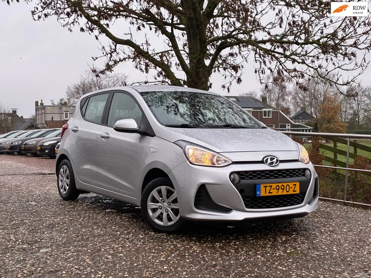 Hyundai i10 1.0i Comfort | '' 61.000 KM N.A.P. "" + Airco + Cr Grau - 1