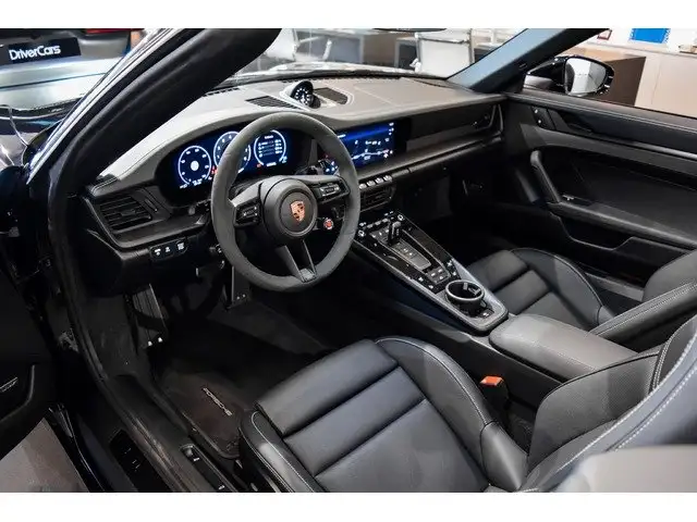 Porsche 911 view 5