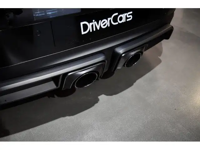 Porsche 911 view 23