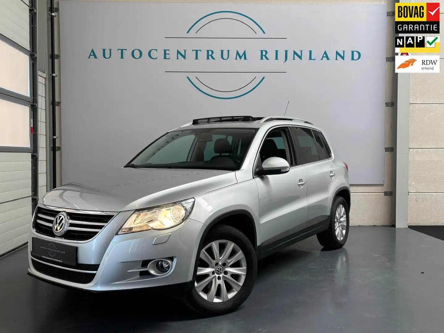 Volkswagen Tiguan 1.4 TSI Comfort&Design 4Motion Grijs - 1