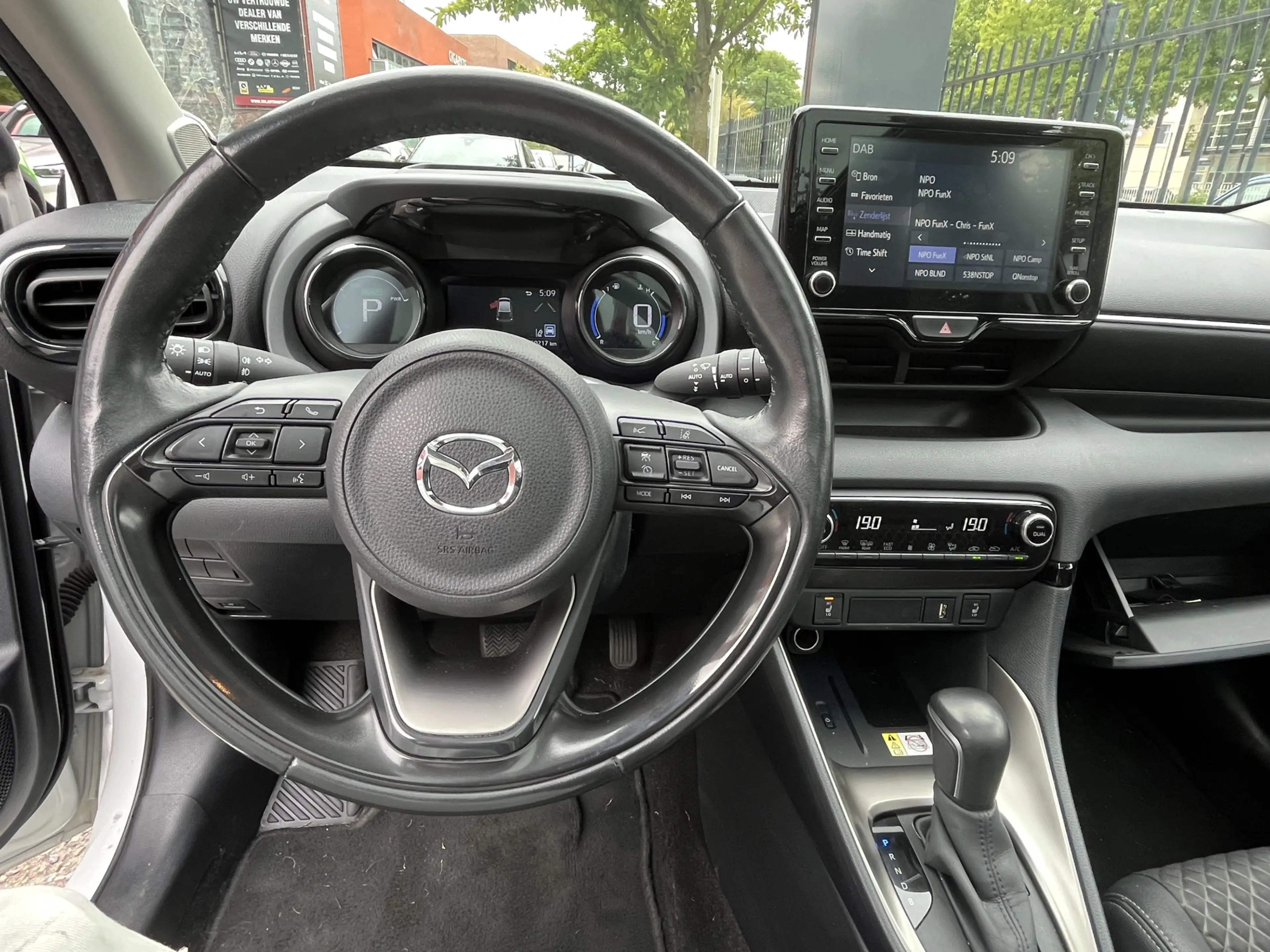 Mazda 2 Hybrid 1.5 Homura Plus // PANORAMADAK!! // ADAPTIV — photo 2