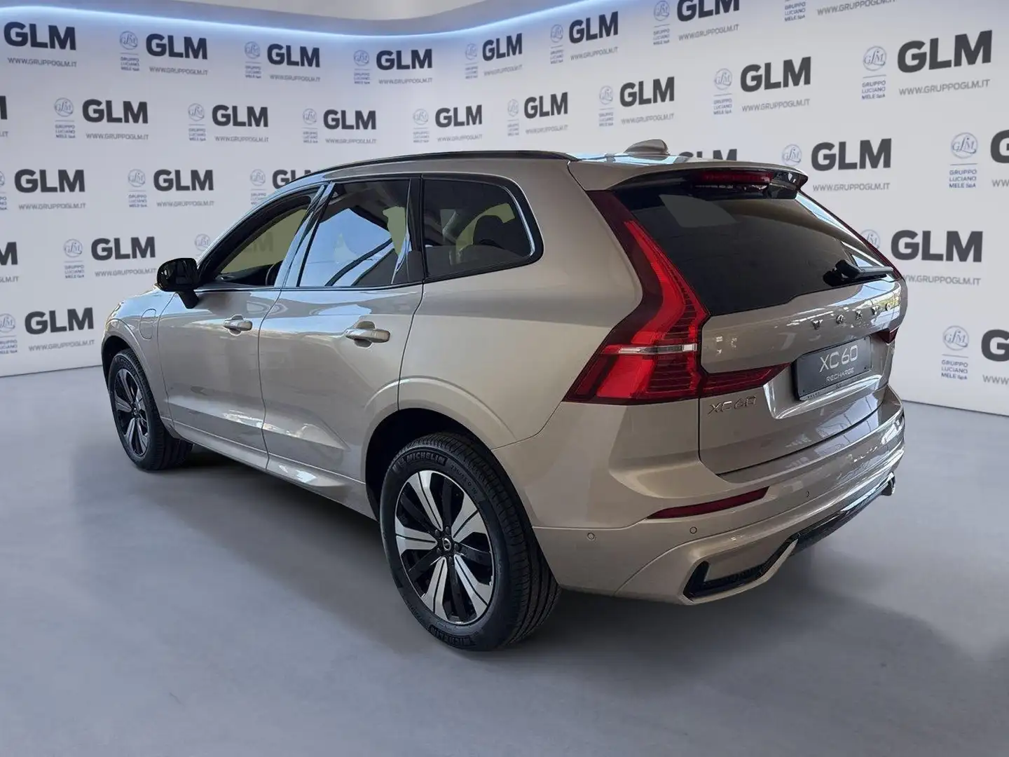 Volvo XC60 T6 Plug-in hybrid AWD automatico Plus Dark - 2