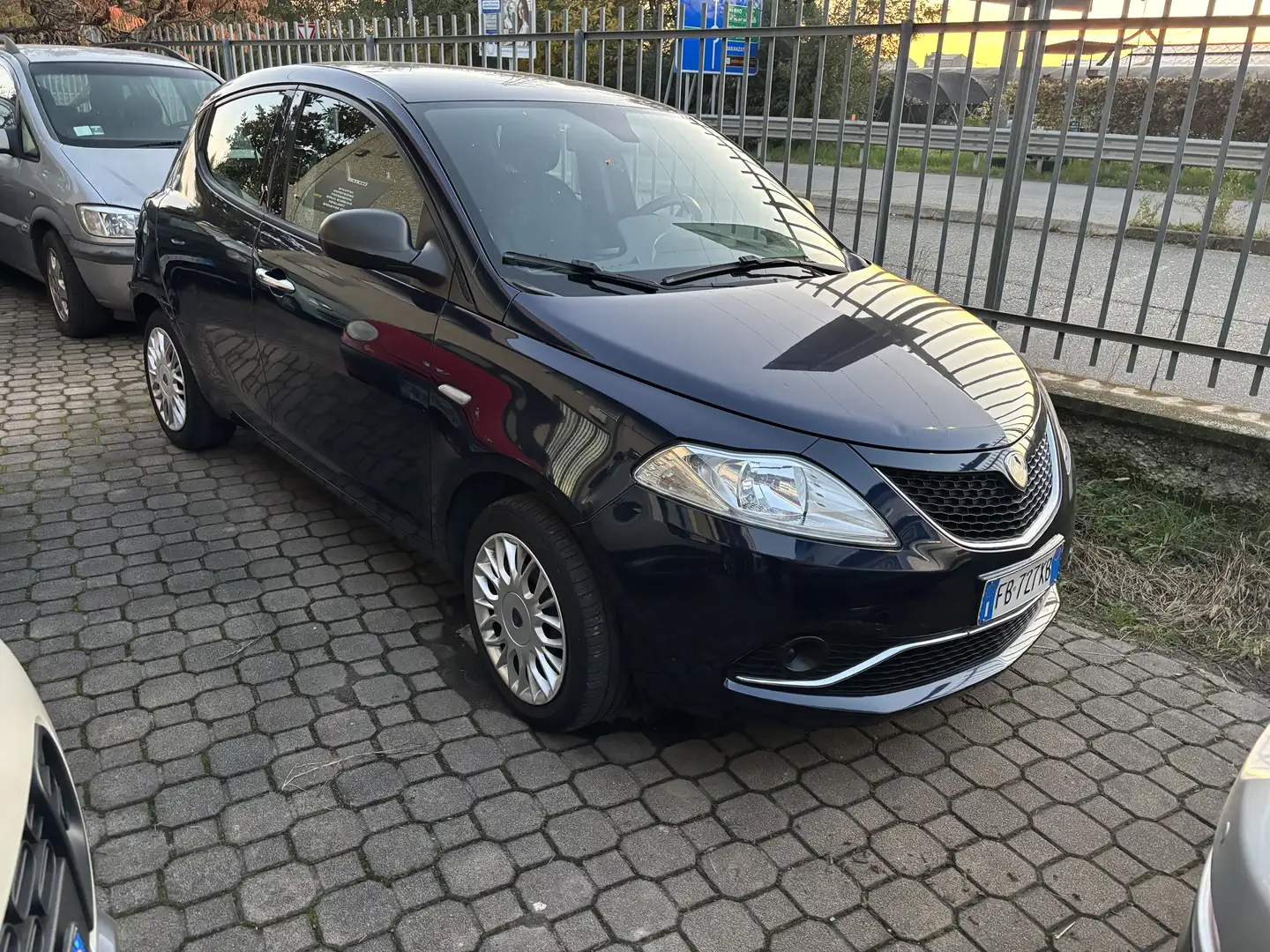 Lancia Ypsilon 1.2 8v Silver c/clima 69cv - 2
