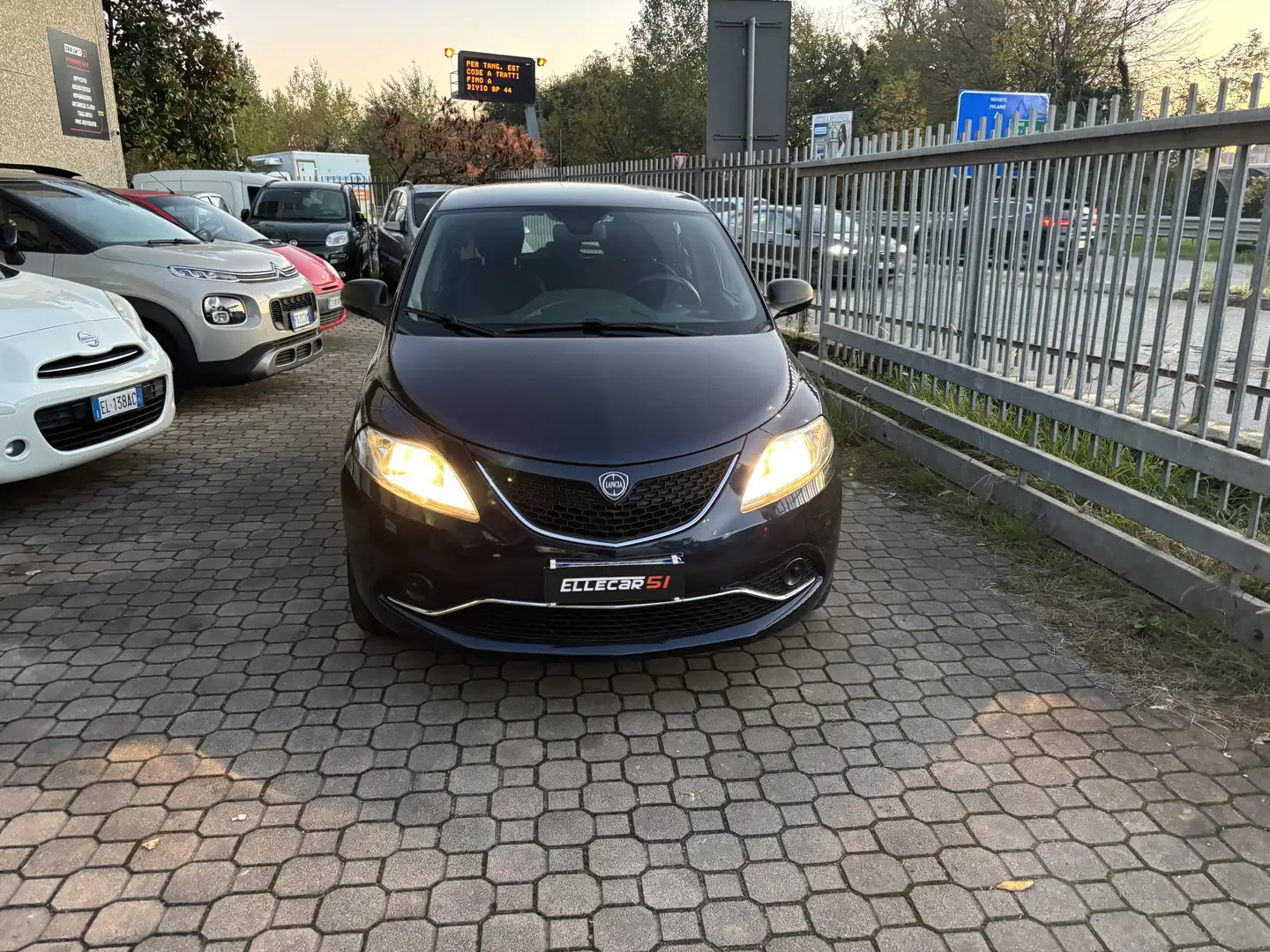 Lancia Ypsilon 1.2 8v Silver c/clima 69cv - 1