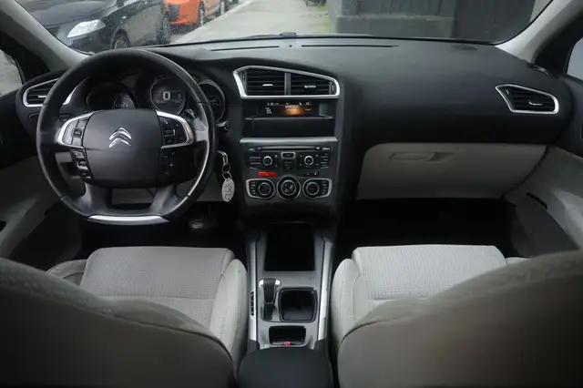 Citroen Grand C4 Picasso view 2