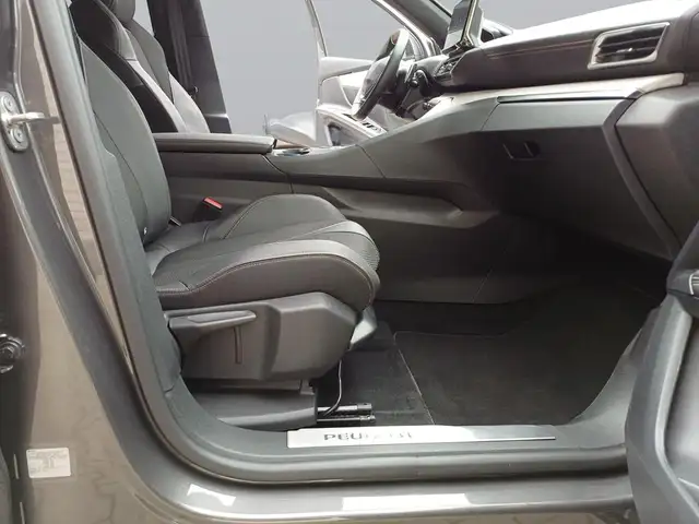 Peugeot 3008 view 11