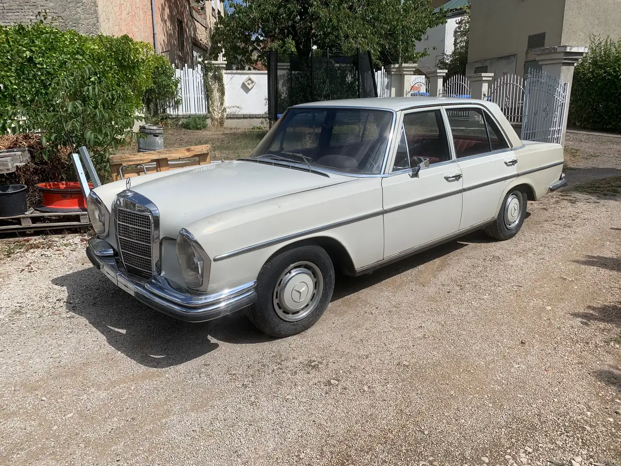 Mercedes-Benz 280, foto 2