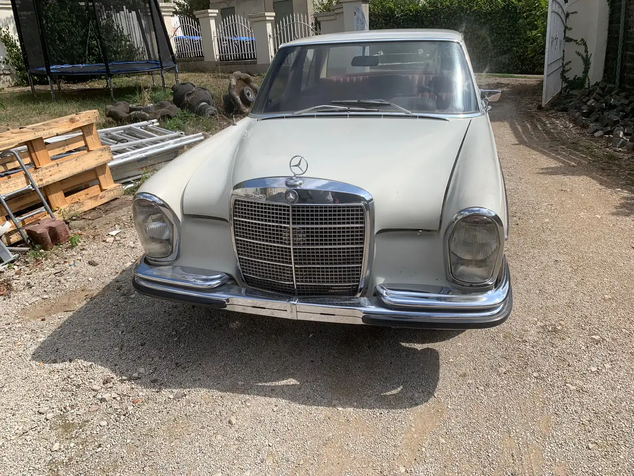 Mercedes-Benz 280, foto 1