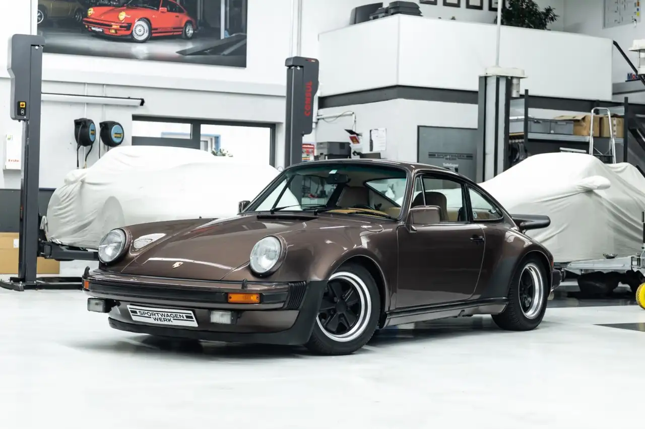 Porsche 930