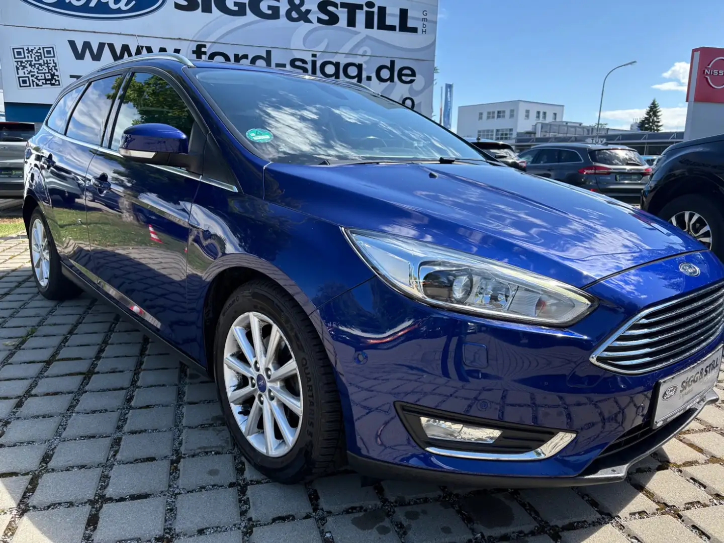 Ford Focus Turnier 1.5 TDCi Titanium XEN*NAV*SHZ*PDC*LEDER Bleu - 2