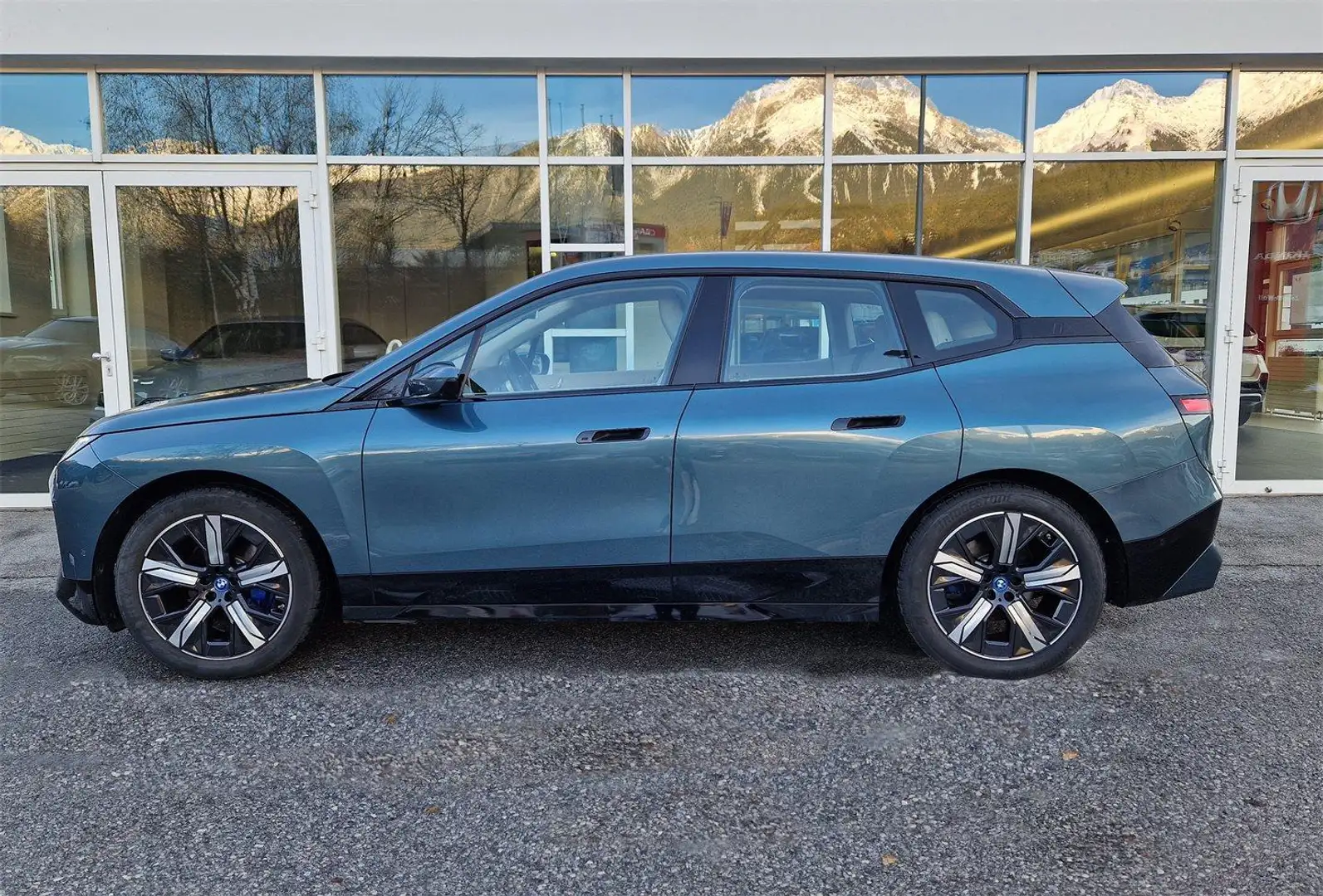BMW iX xDrive40 Blu/Azzurro - 2